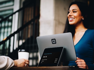 AI Agents vs. Chatbots: How to Compare Ecommerce Support